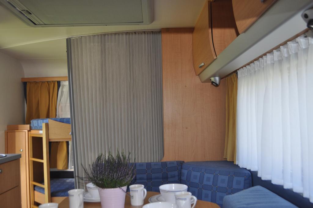 Nowoczesne Przyczepy Kempingowe Chalupy Royal-Camp Exterior foto